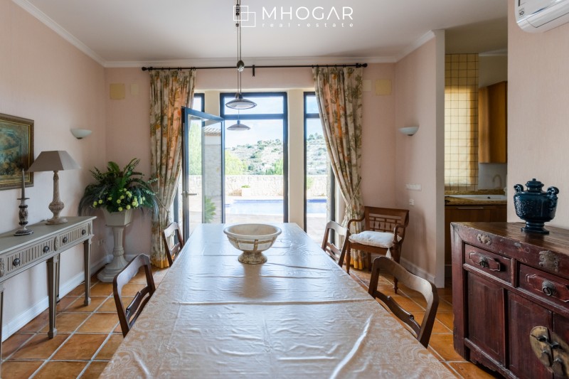 Rústica Elegancia - Casa de Campo a la venta en Benissa!